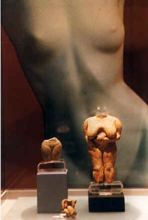  Bridgit backs up the Venus of Malta at the National Museum of Archeology, Malta, 1999 copyright Pam Mendelsohn